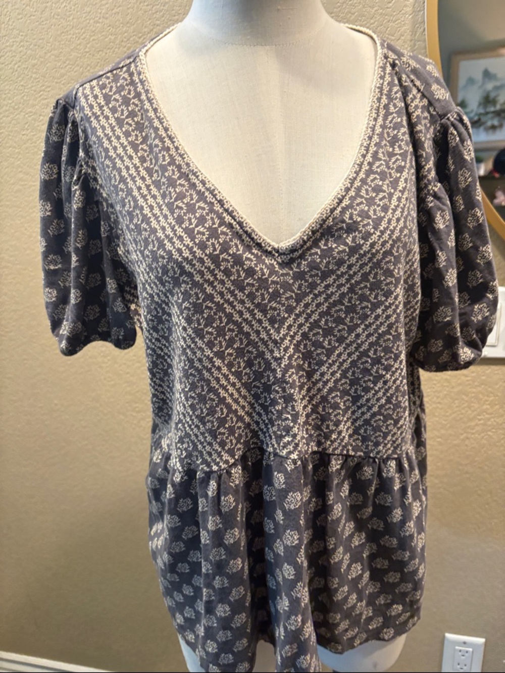 Lucky Brand Blue Floral V-Neck Puff Sleeve Peplum Top